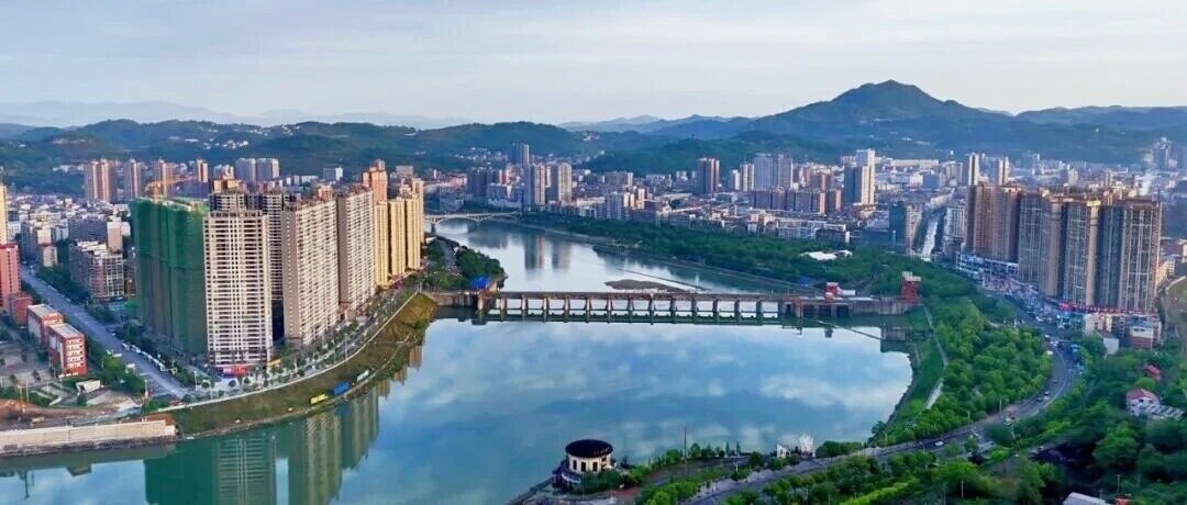 中共冷水江市委十一届八次全会召开  与会代表热议全会精神  共绘冷水江高质量发展新画卷