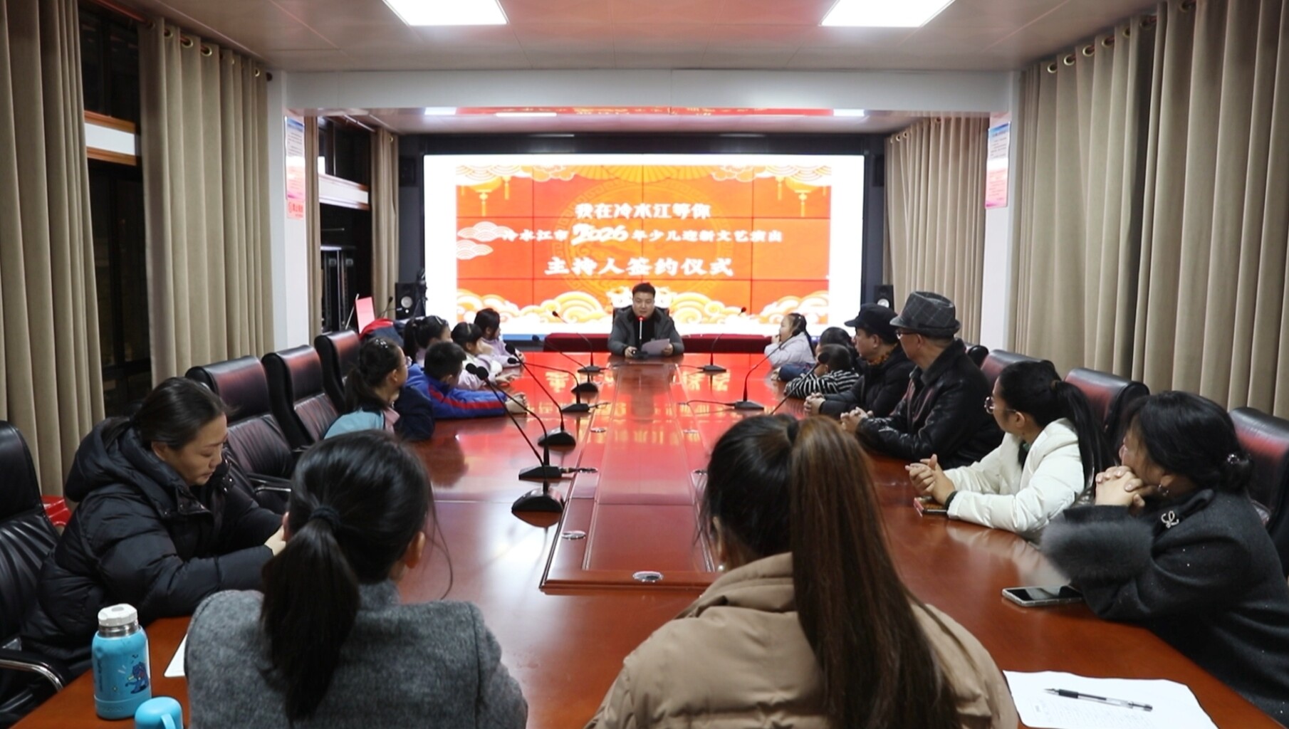 我市举行2026年少儿迎新文艺演出小主持签约仪式