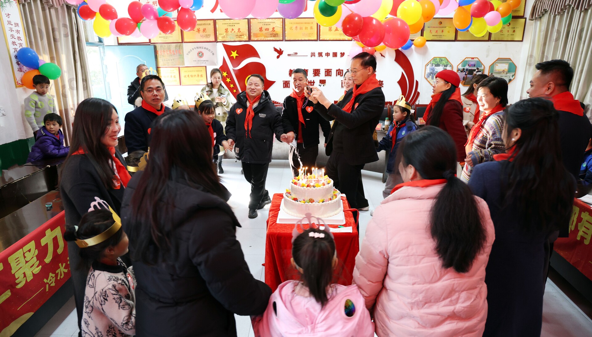 情暖童心 与爱同行丨沙塘湾街道中心小学为留守儿童举办集体生日会