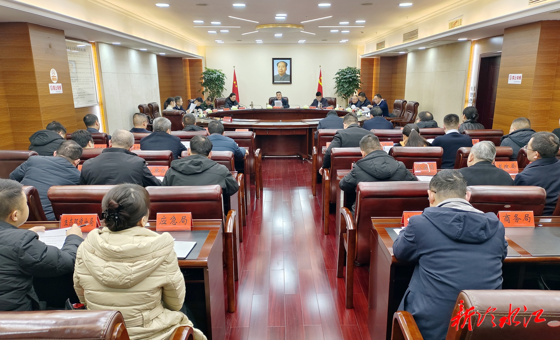 陈创业主持召开市委常委会会议