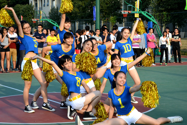 渣渡镇篮球友谊赛燃动乡村活力