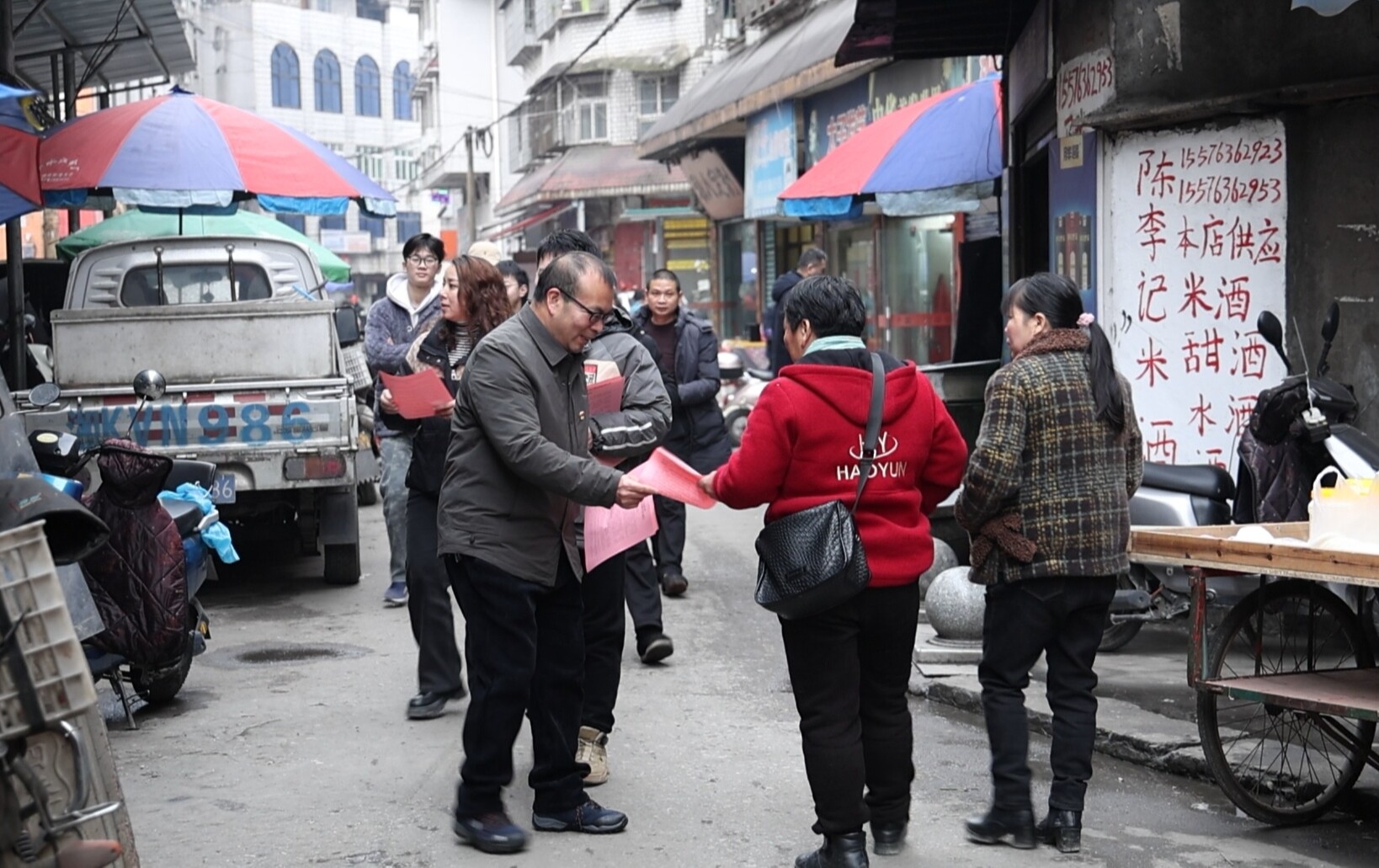 冷水江：“三进”工作打通服务百姓“最后一百米”