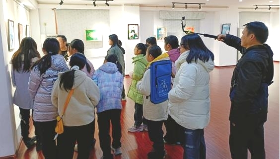 冷水江市开展“庆元新年”书画展览