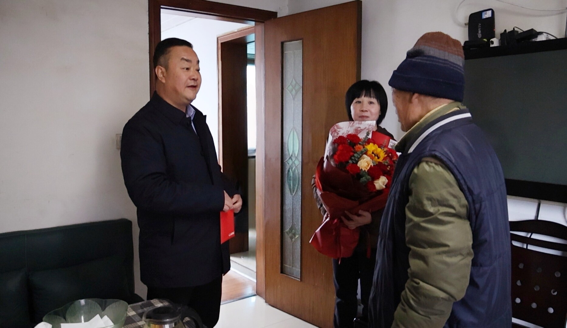 陈创业率队走访慰问离退休老干部