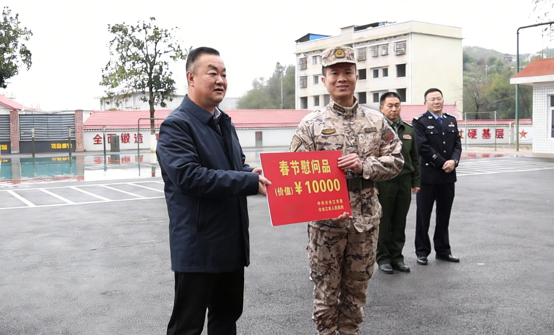 陈创业率队走访慰问驻军单位和消防救援大队