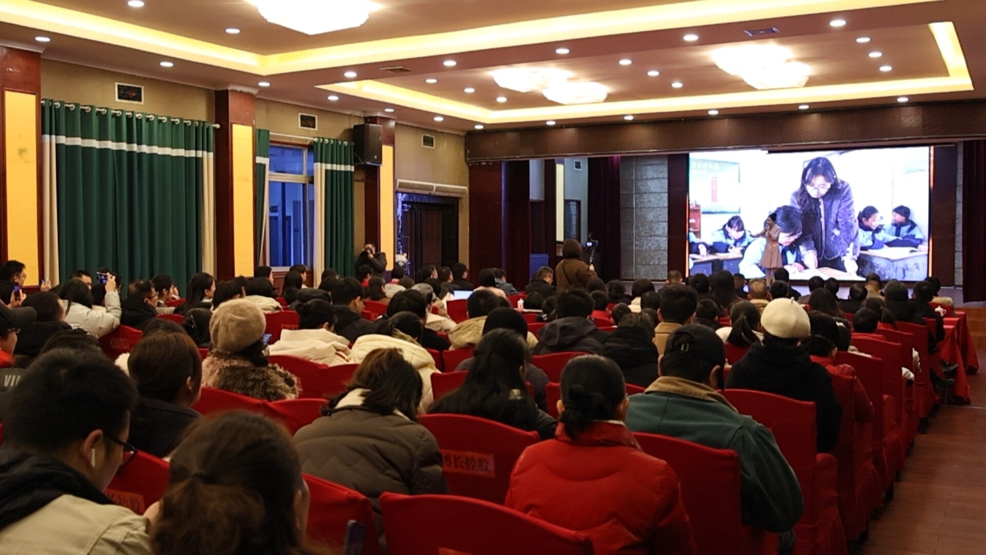 锡矿山下的青春回响： 一场演讲与三代人的“奋斗对话”