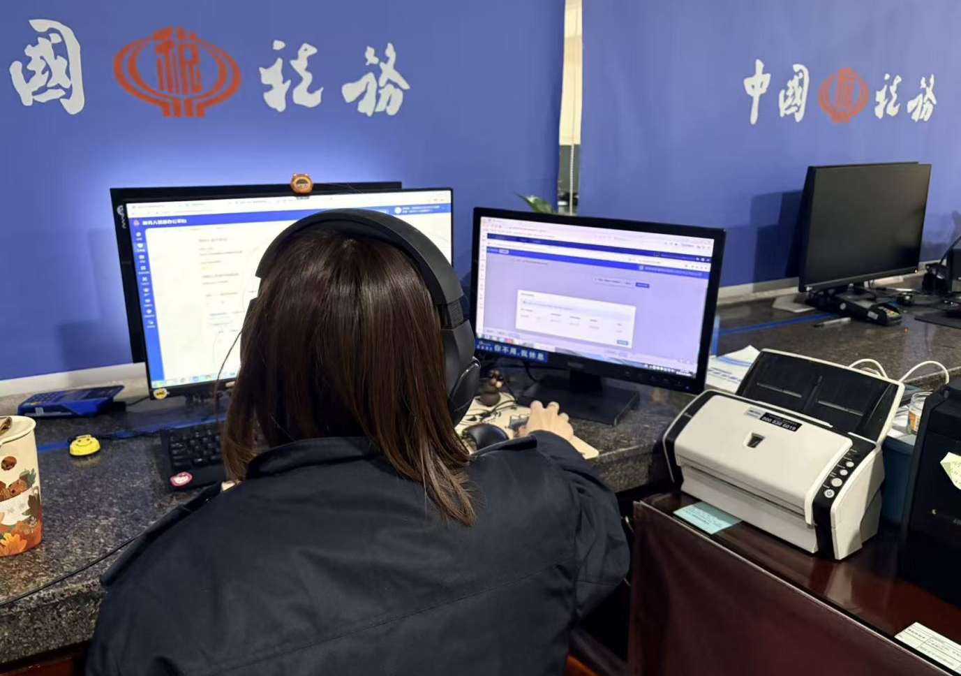 冷水江税务：便企办税省成本 跨域通办解难题