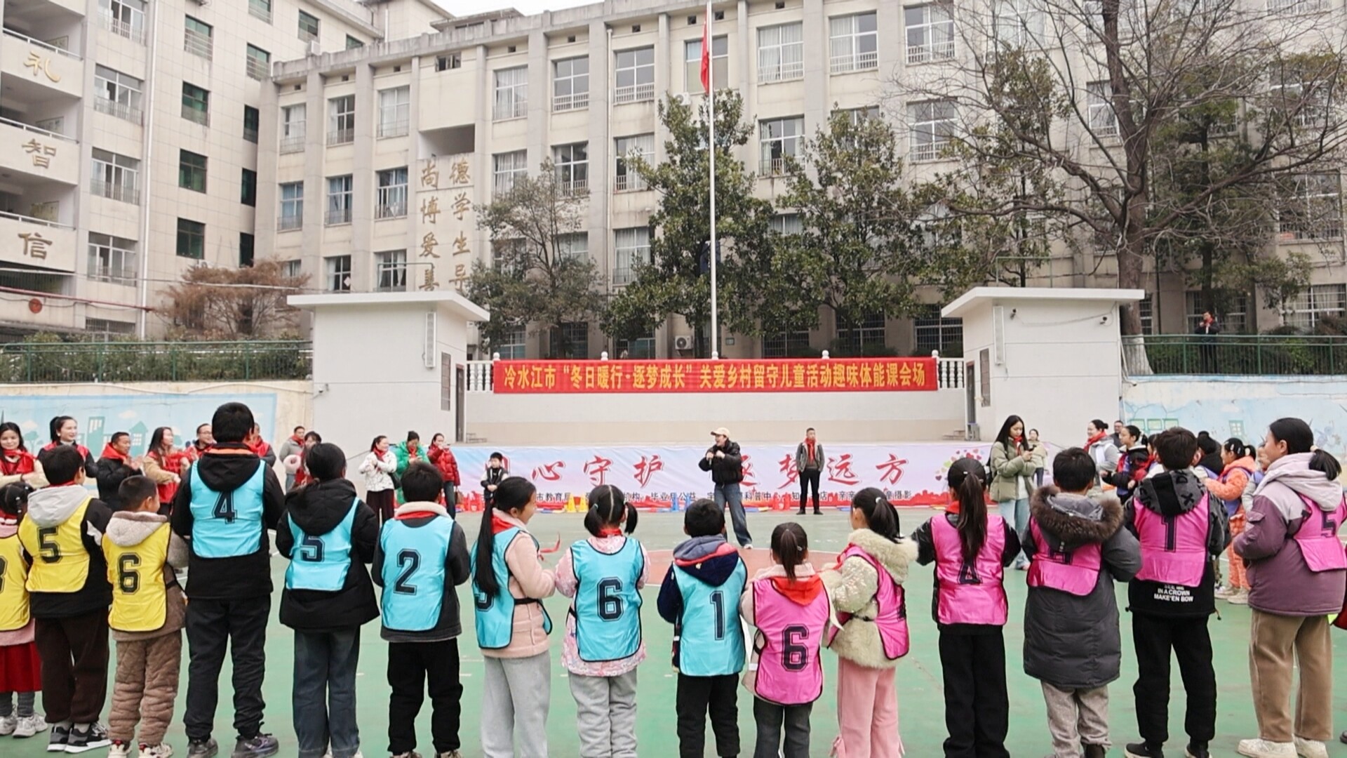 留守儿童城市初体验：科普观影读书  拥抱别样暖冬