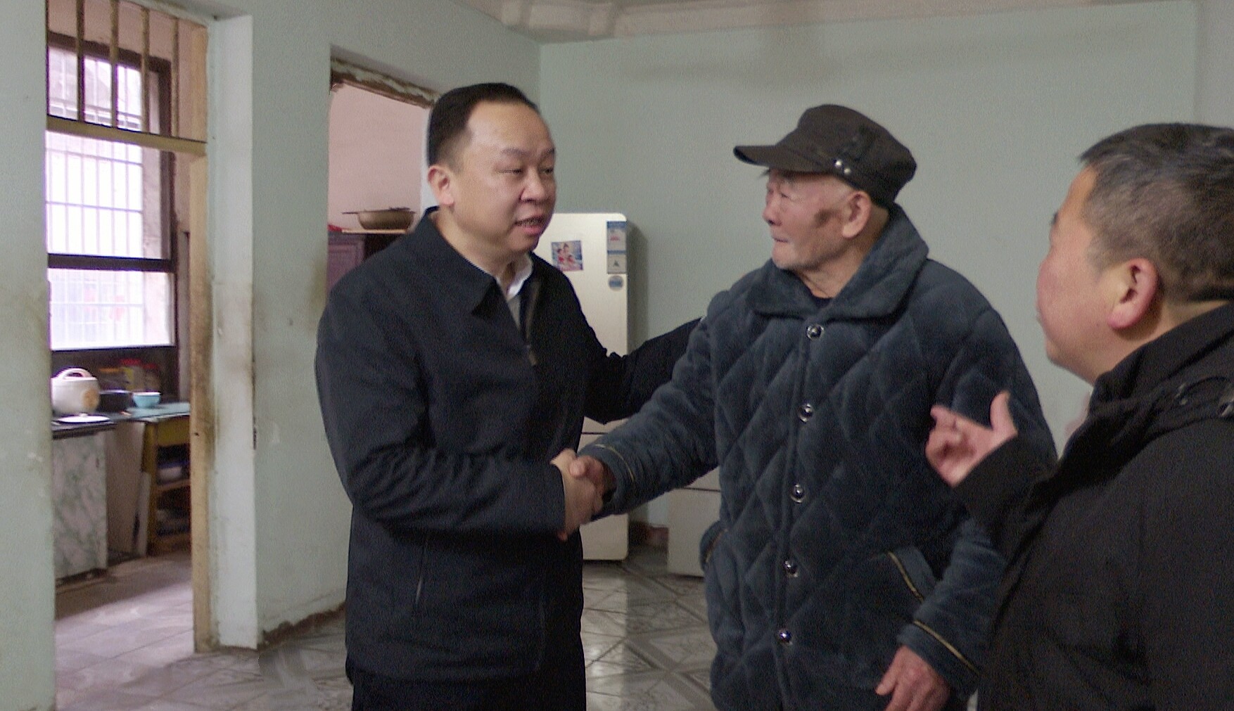 新春走基层·情暖锑都丨李思远看望慰问老党员、退役军人和困难群众