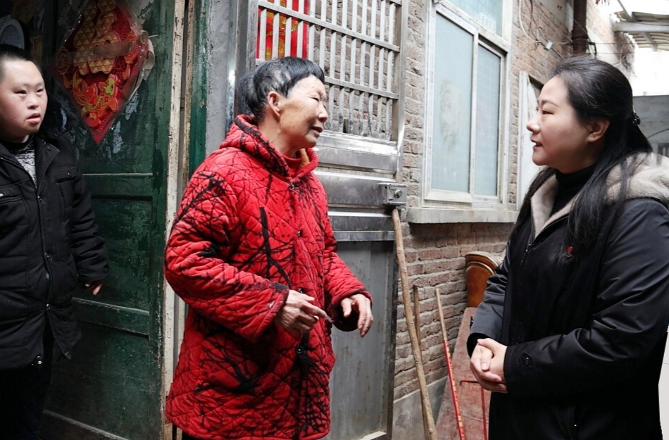 新春走基层·情暖锑都丨陈卫红走访慰问老党员和困难党员群众、困难退役人员