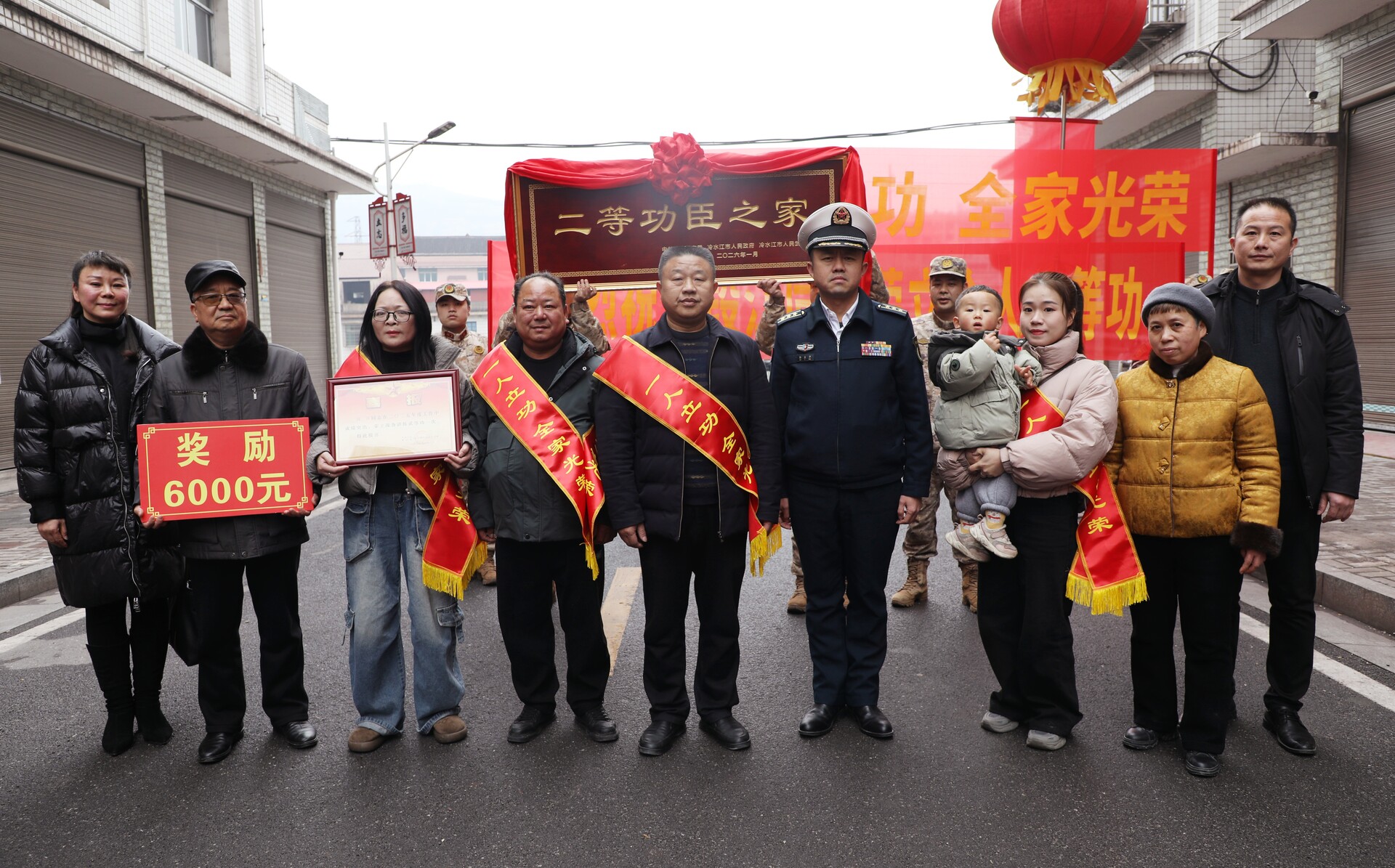 新春走基层 | 市人武部走访慰问现役军人家属