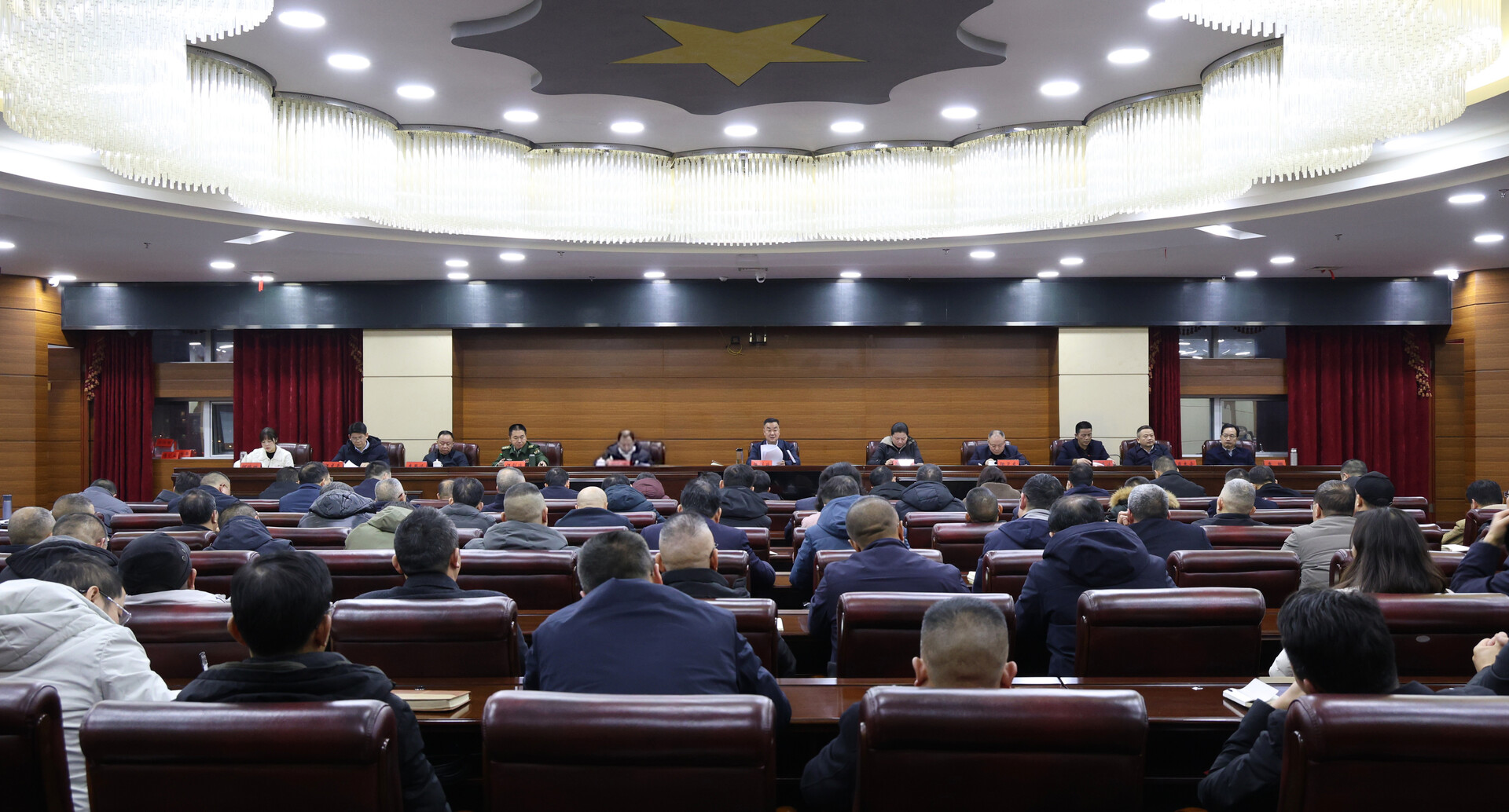 陈创业主持召开市委常委会（扩大）会议