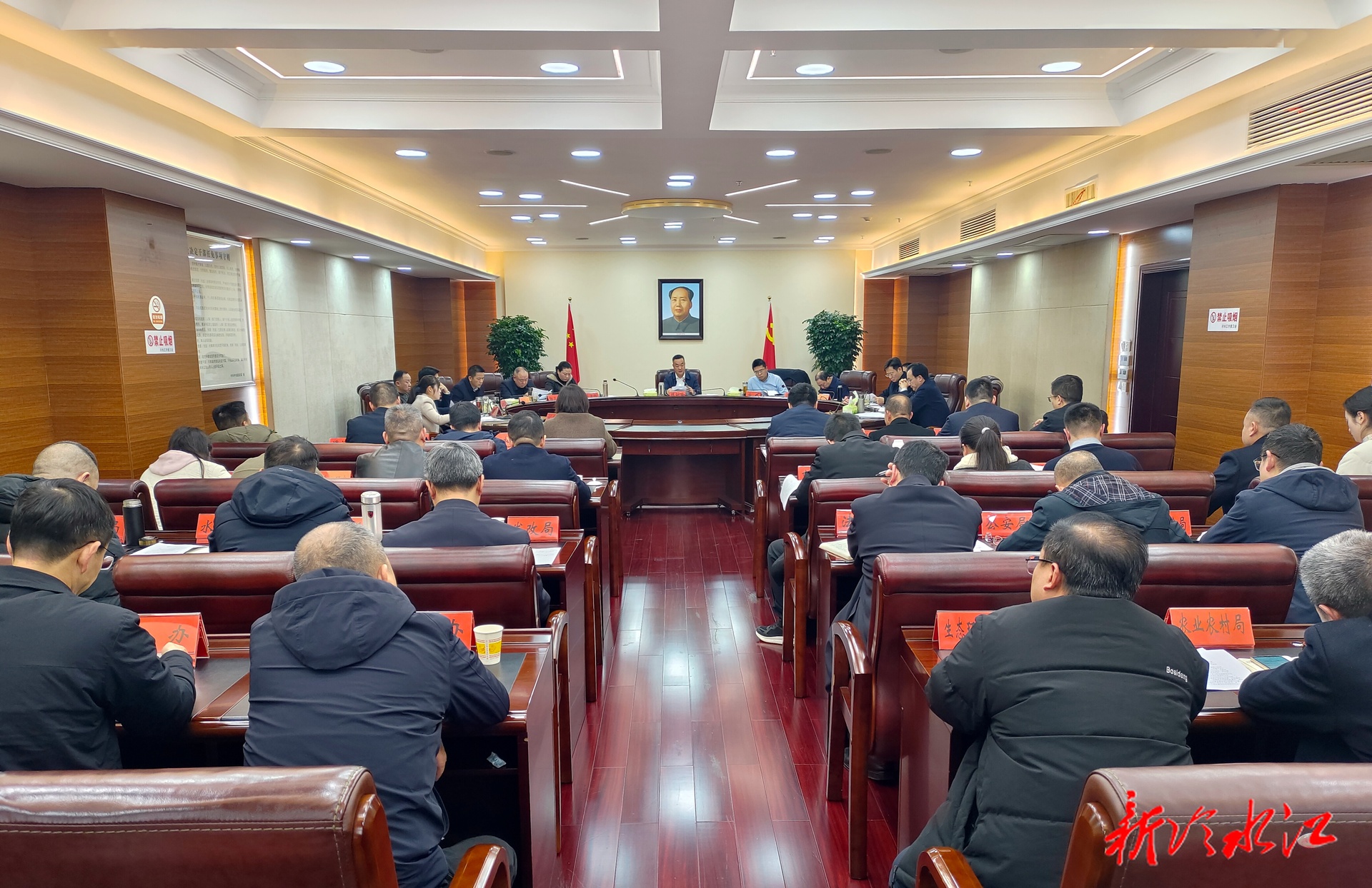 陈创业主持召开市委常委会会议