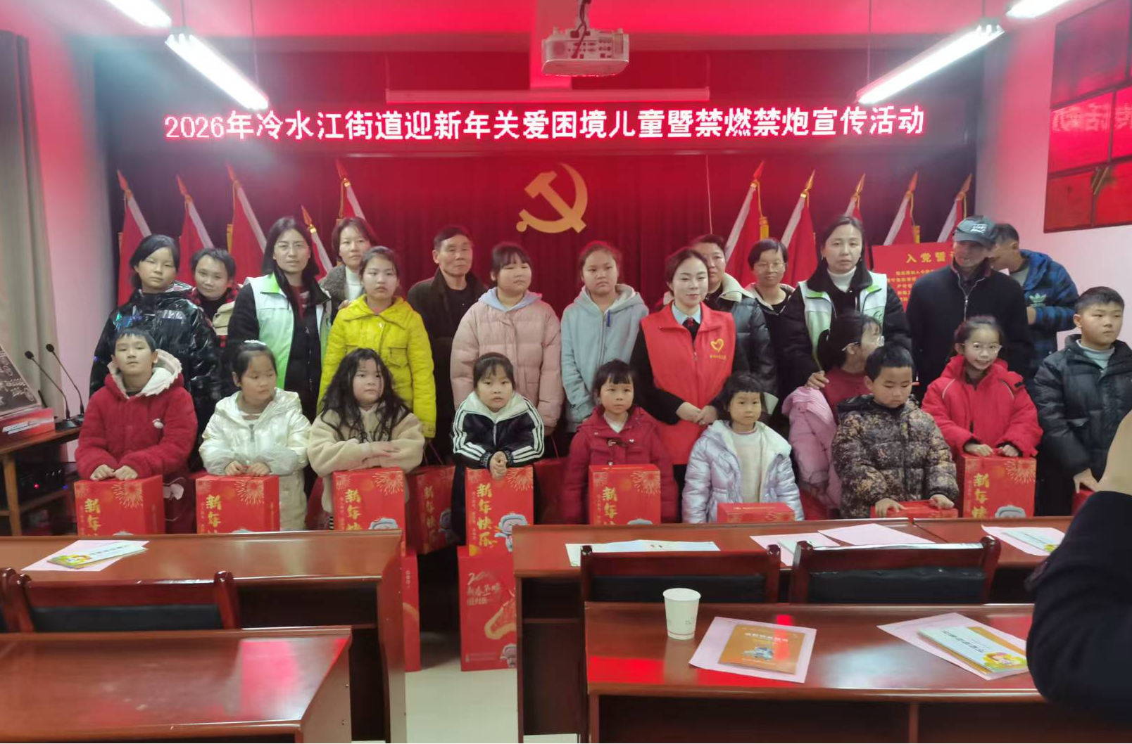 冷水江街道：多措并举禁燃放 年味新风扑面来