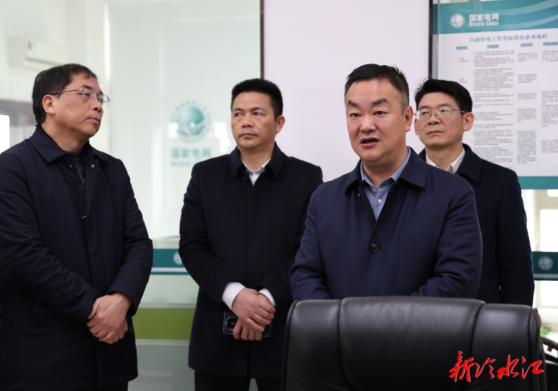 新春走基层·情暖锑都 | 陈创业走访慰问当班工人、执勤政法干警和城管队员