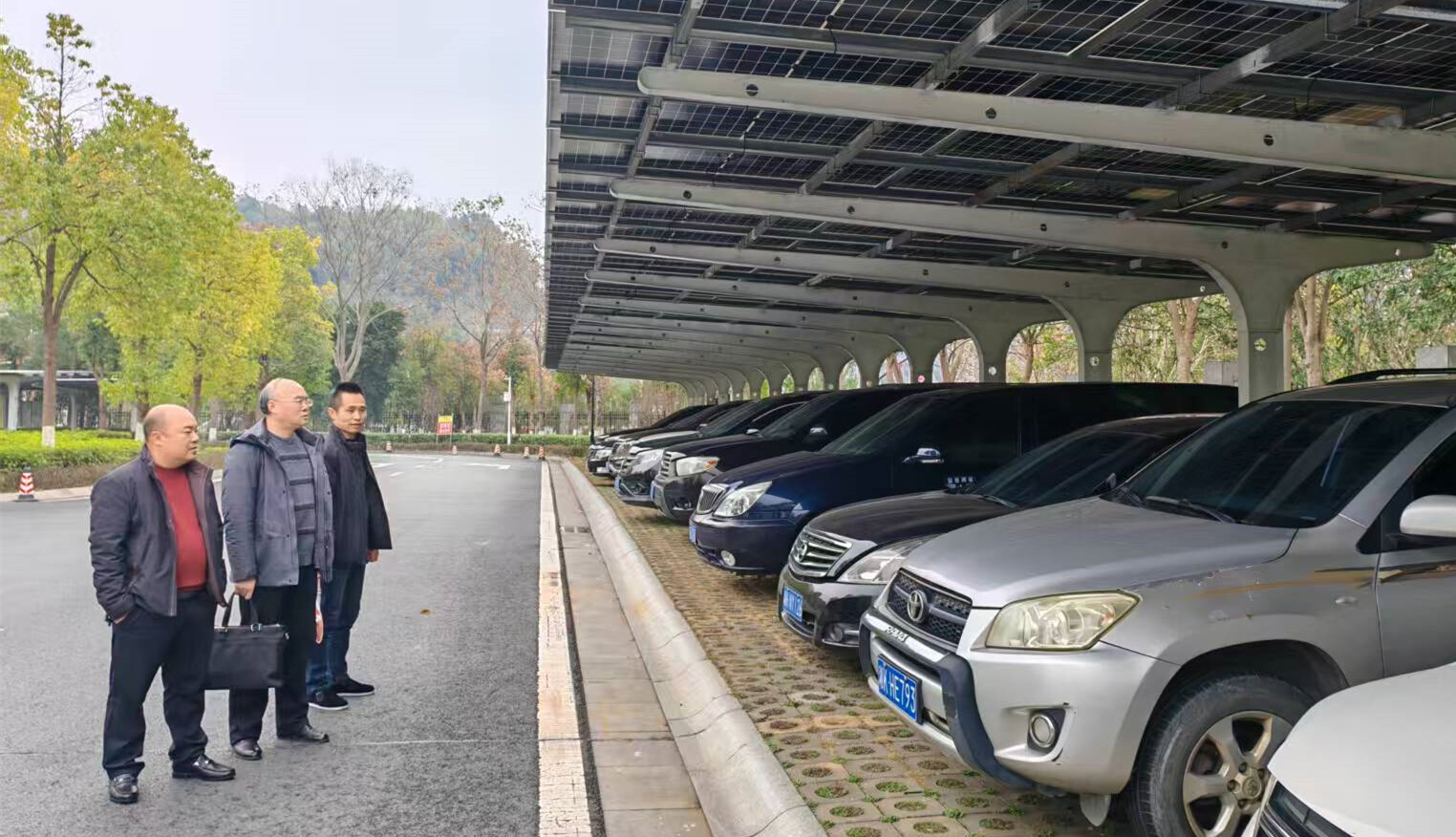 冷水江：大年初一查公车 严防“车轮腐败”