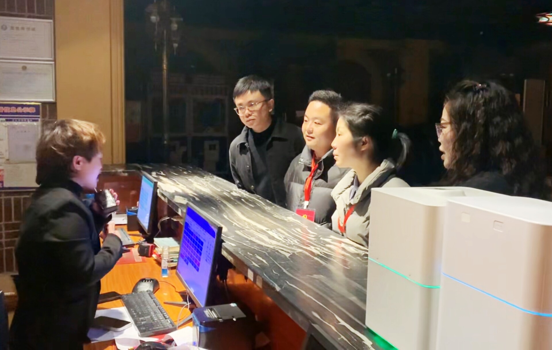 万马奔腾启新程 | 冷水江市开展两会期间场外会风会纪专项督查