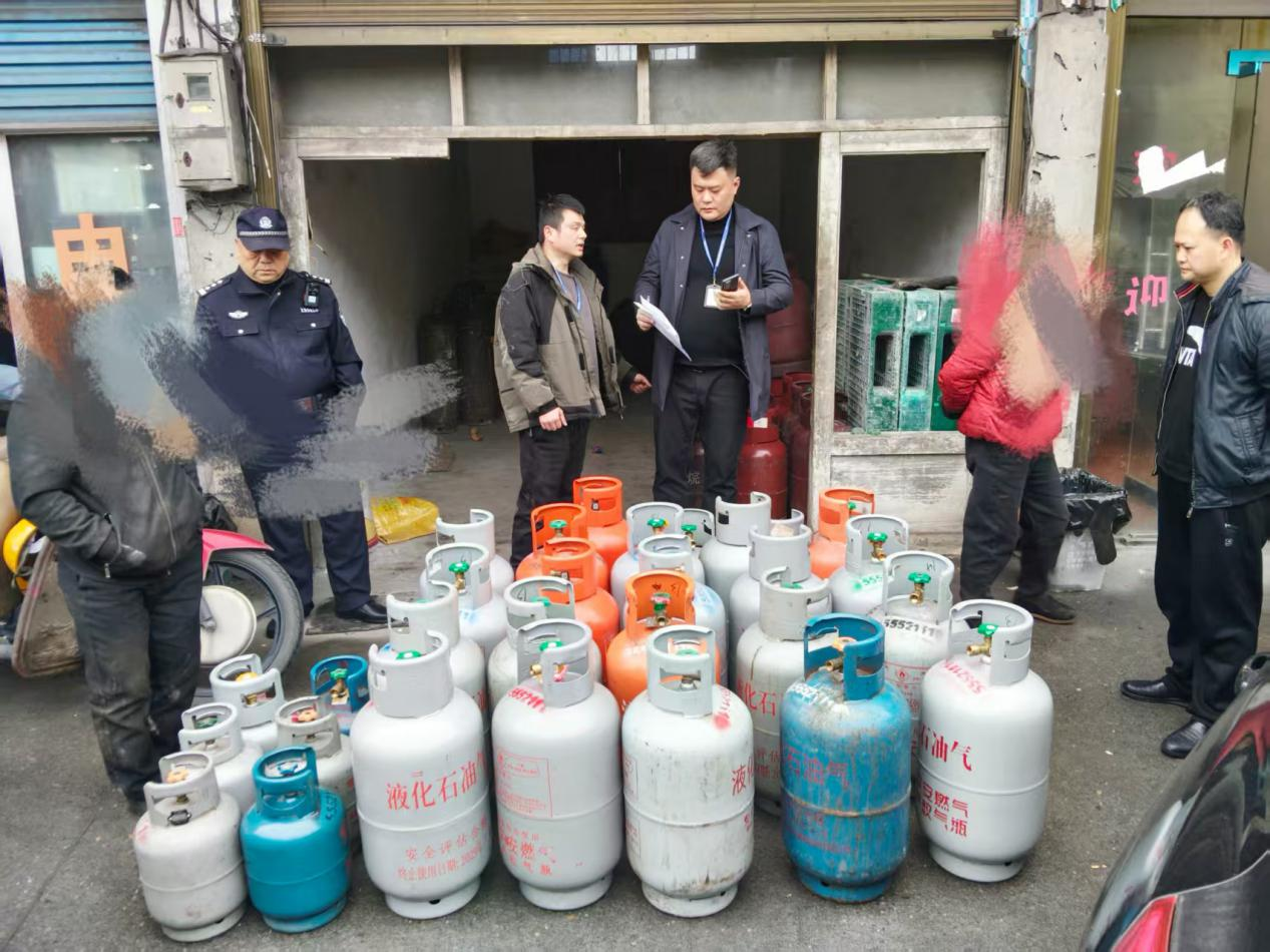 冷水江市燃气执法开启“5+2”模式