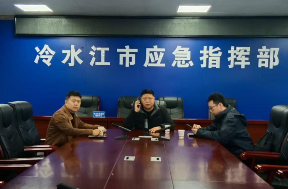 冷水江市乡联动 彻夜坚守成功应对强降雨