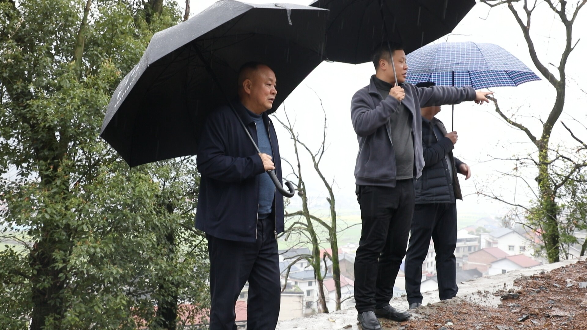 阳卫龙到三尖镇调研安全生产、安全饮水等工作