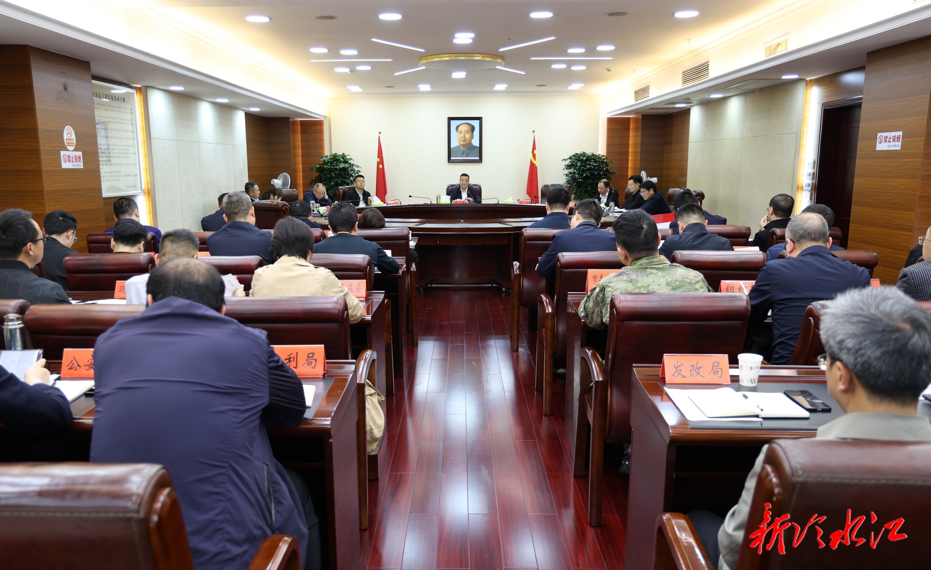 陈创业主持召开市委常委会会议