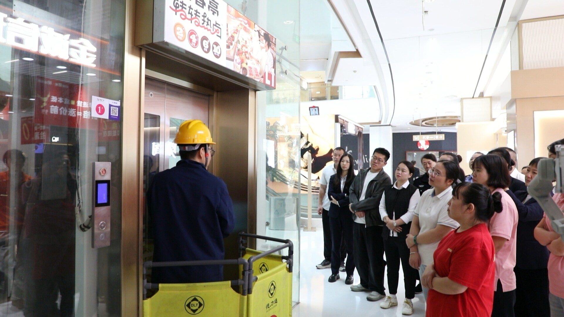 我市开展电梯应急救援演习