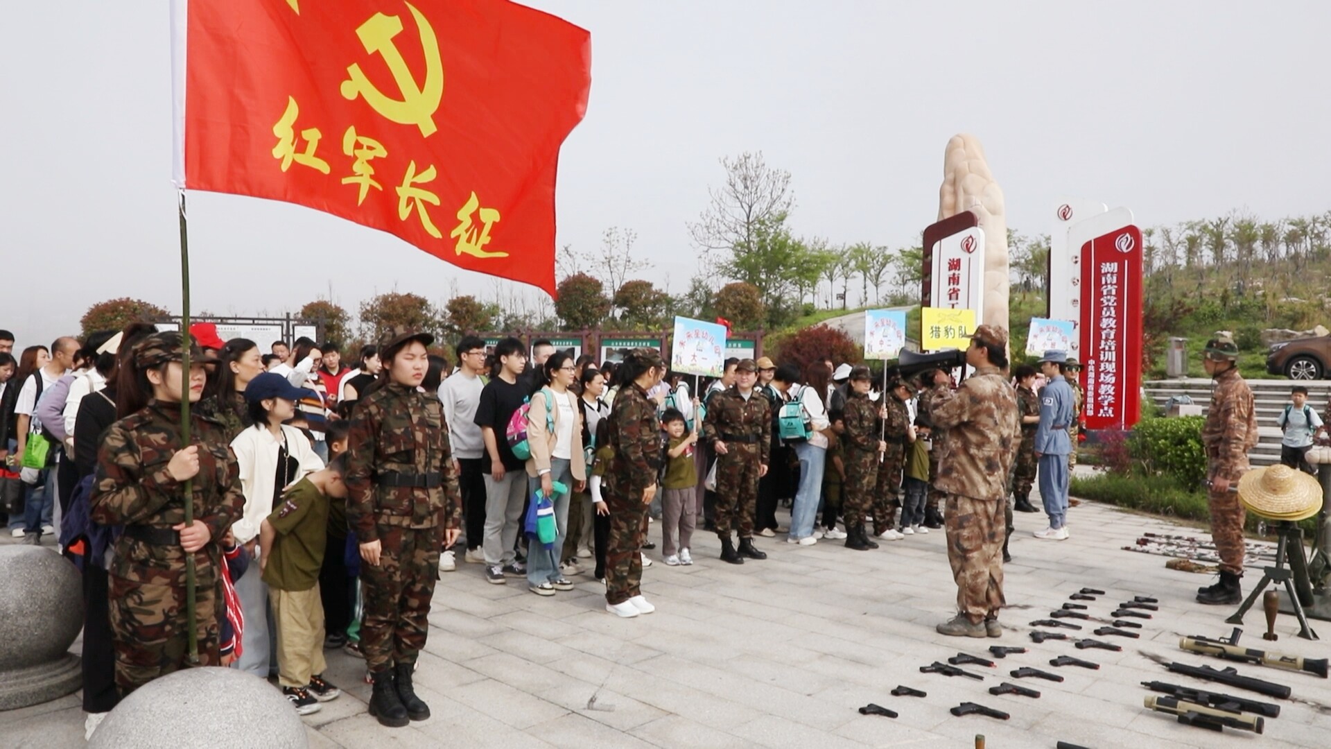 纪念红军长征胜利90周年 未来星幼儿园举行“父子兵”红色锡矿山长征体验活动