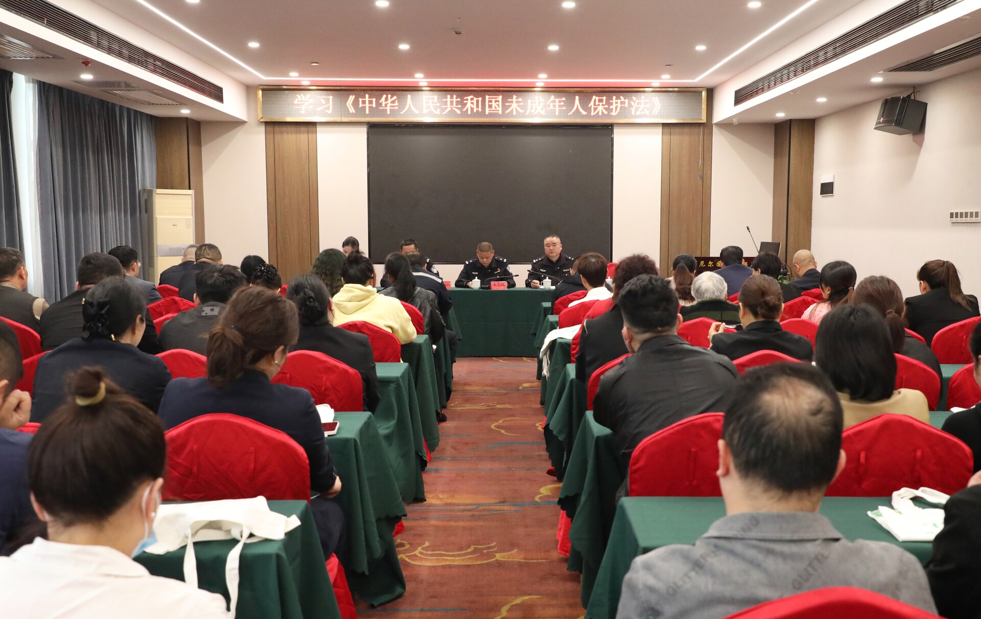 政法在线 | 市公安局开展旅馆娱乐场所业务培训