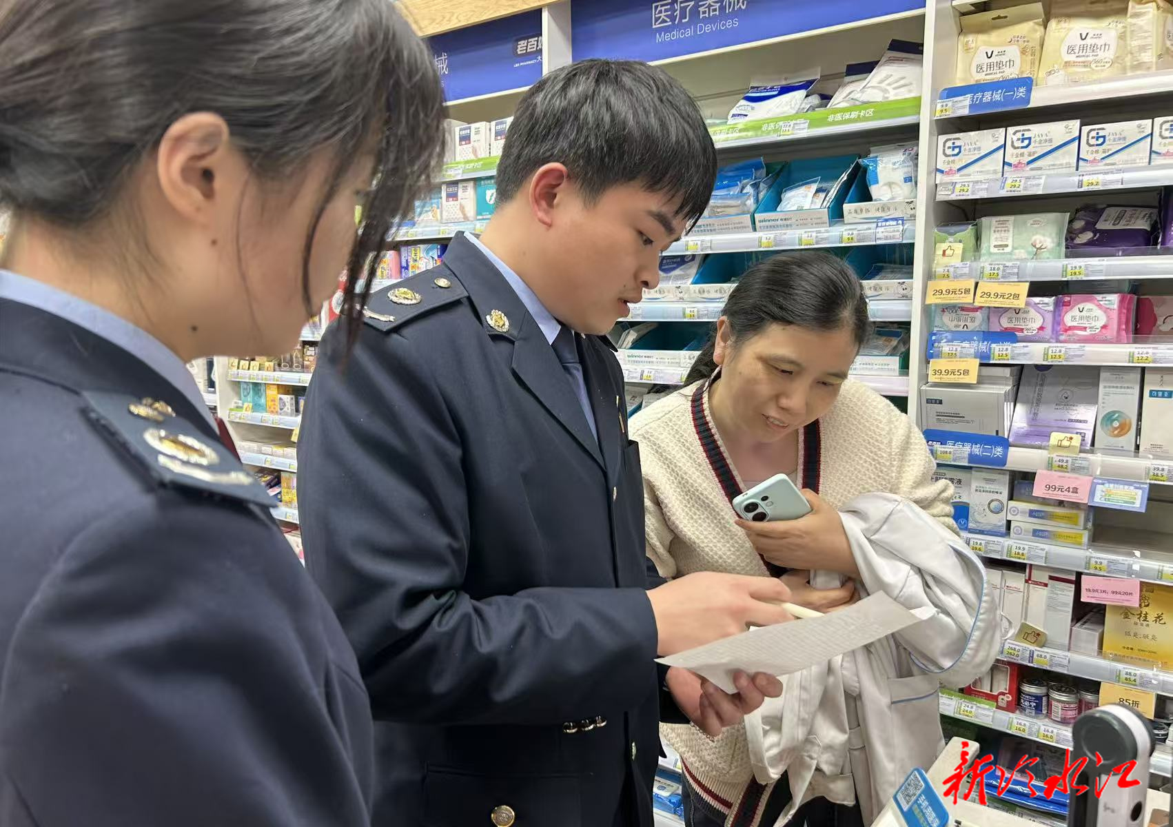 冷水江税务：跟着纳税人走流程 带着法治温度优服务