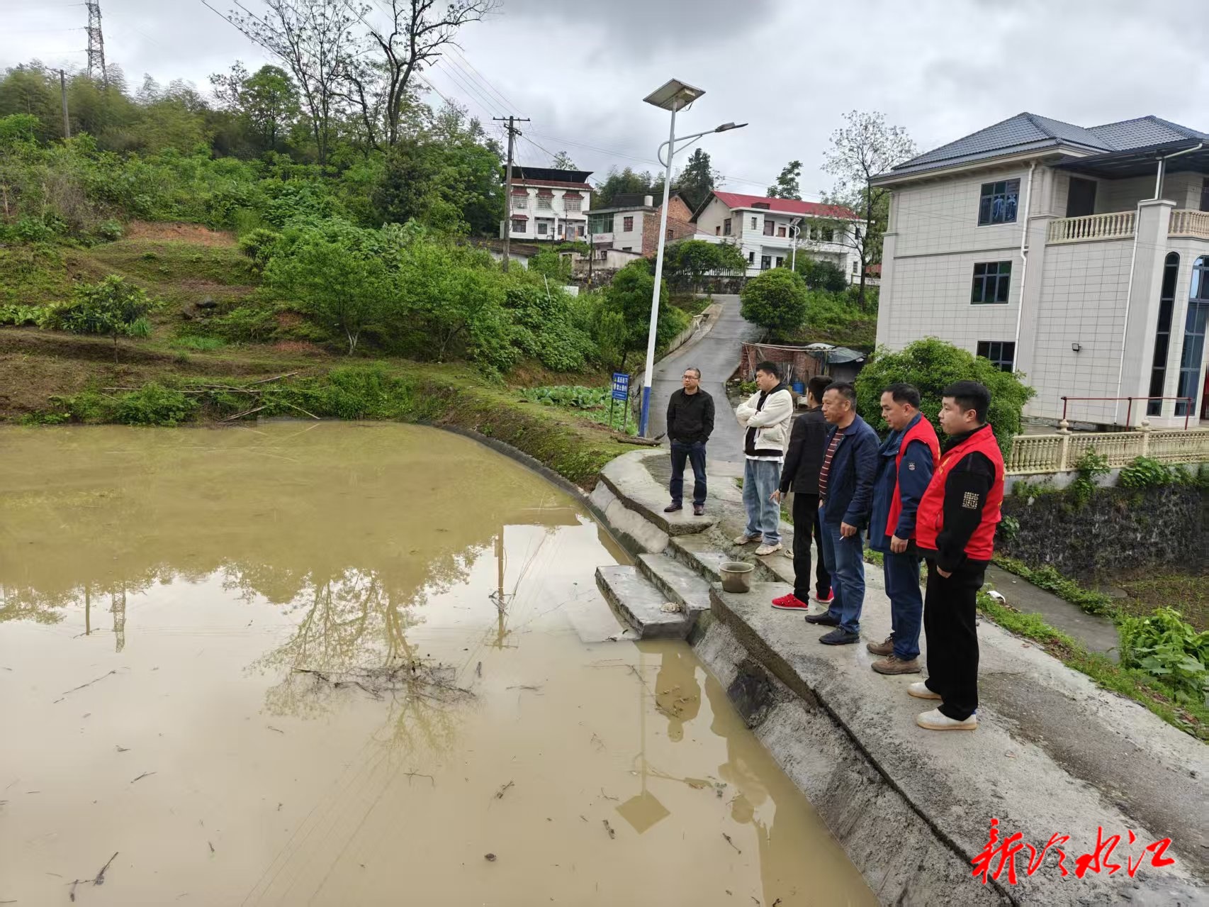 冷水江市沙塘湾街道：干部下沉一线  筑牢汛期“安全堤”