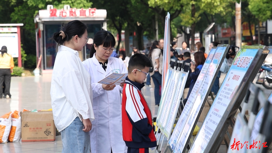 市疾控中心开展主题宣传 筑牢儿童免疫屏障 守护职业健康