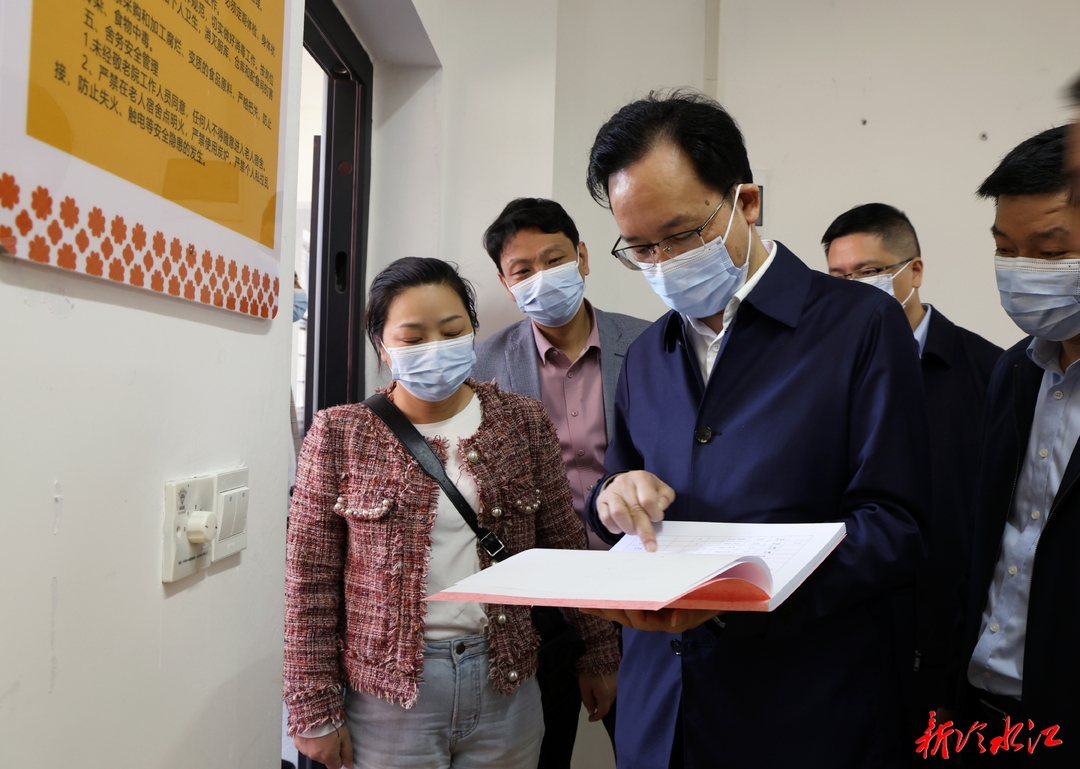 李璐到禾青敬老院开展安全检查