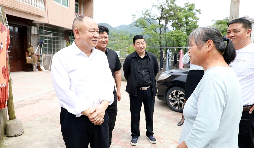 政协之窗丨阳卫龙深入三尖镇下访接访