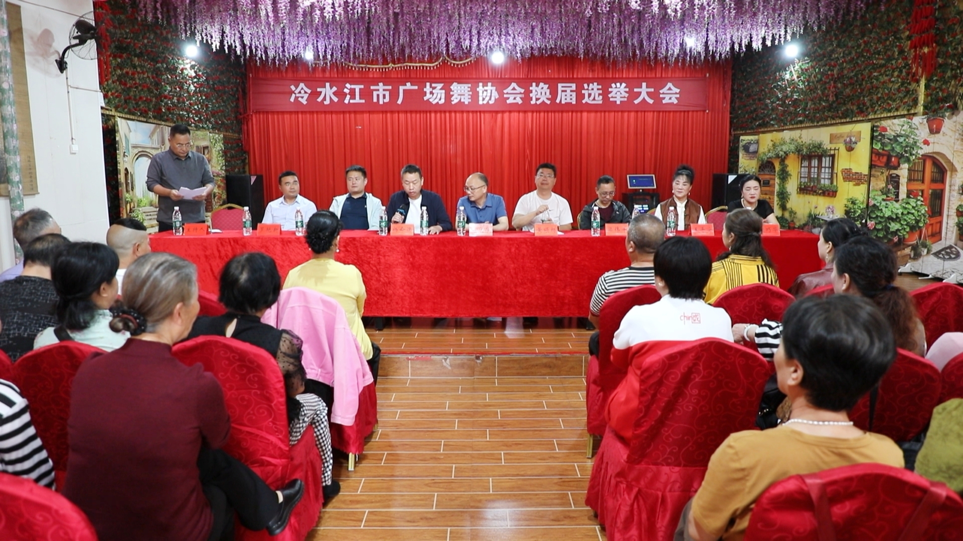 我市召开广场舞协会换届选举代表大会