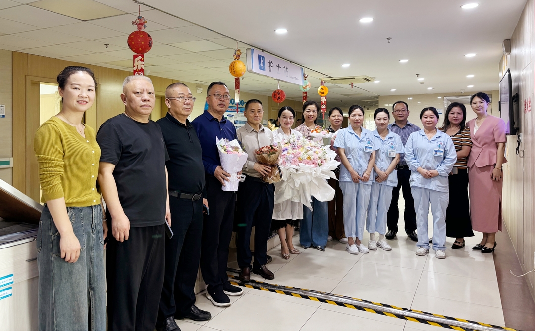 5.12国际护士节 | 市人民医院开展慰问活动