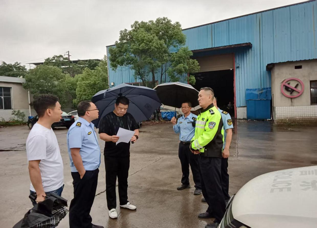 冷水江市开展违规拖拉机专项清理行动