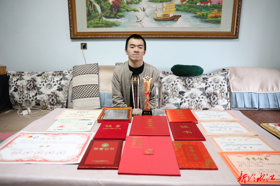 第36个全国助残日特别报道 | 向阳而生①吴珺：迎着光 往前走