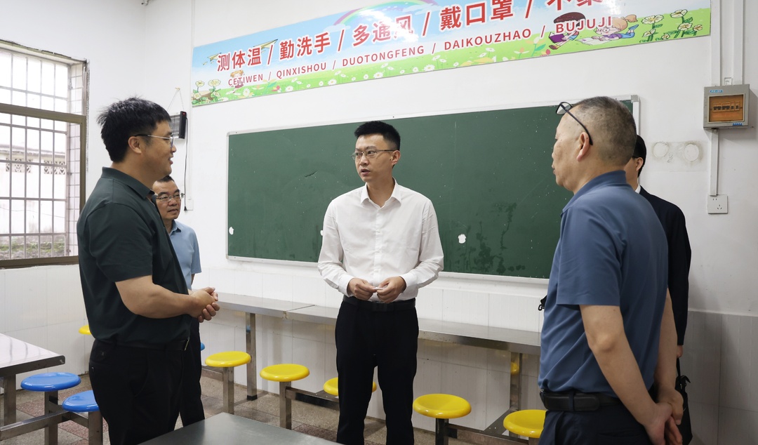 罗建湘走访慰问市特殊教育学校师生