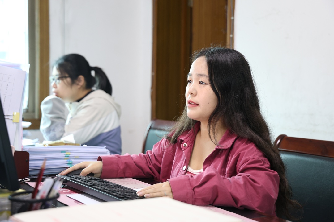 第36个全国助残日特别报道 | 向阳而生②杨洪梅：六次公考终“上岸” 在残联绽放芳华