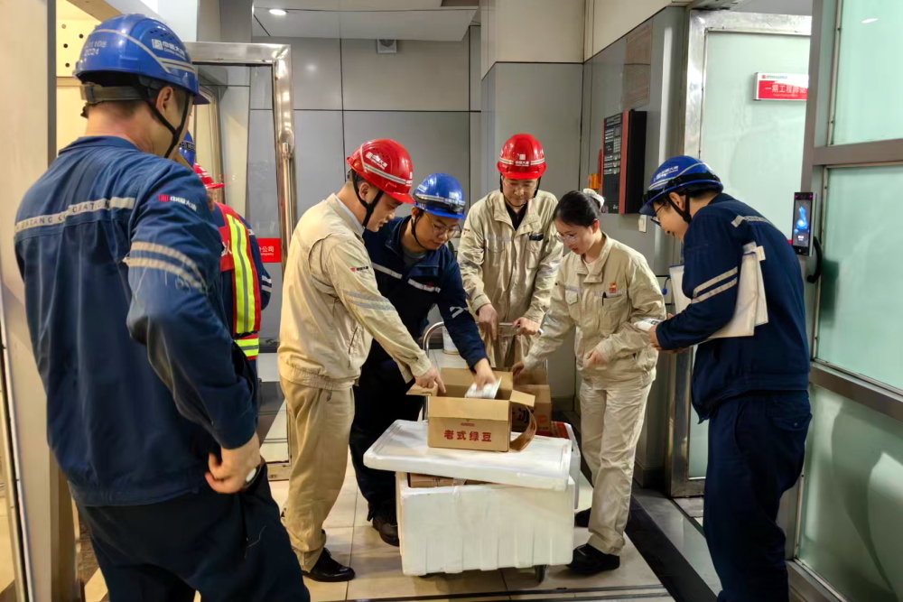 大唐华银金竹山发电公司：工会送雪糕 清凉暖一线
