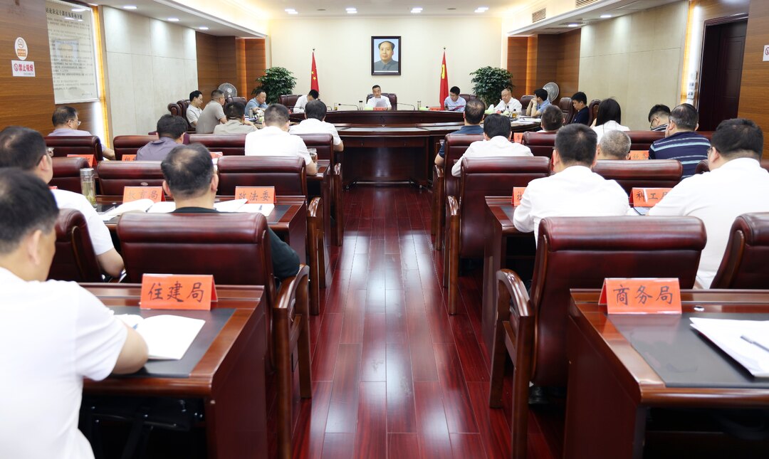 冷水江市委理论学习中心组开展集体学习