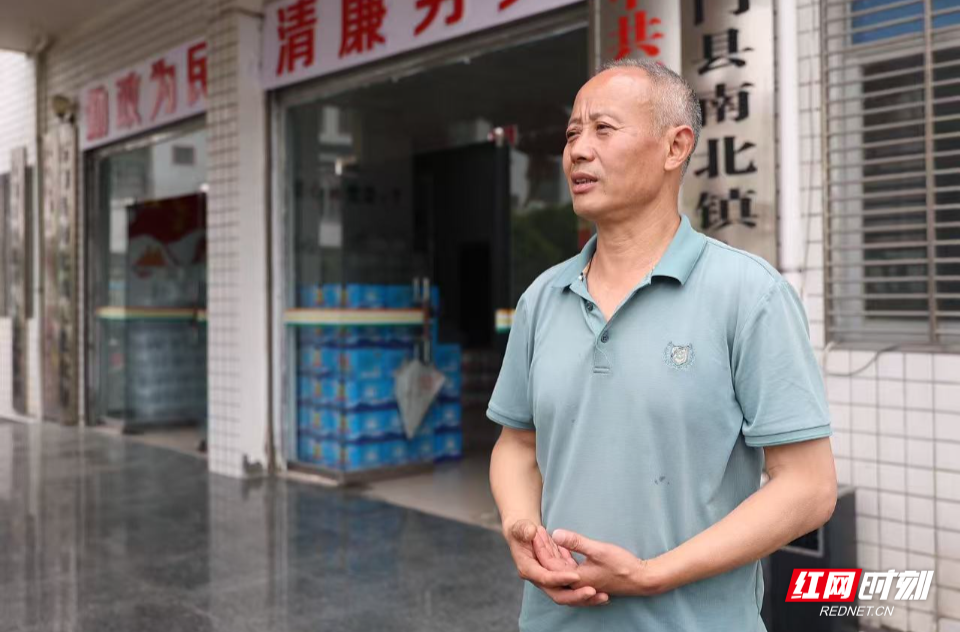 徒步9小时穿越泥石流，他翻山越岭带出8名受困群众