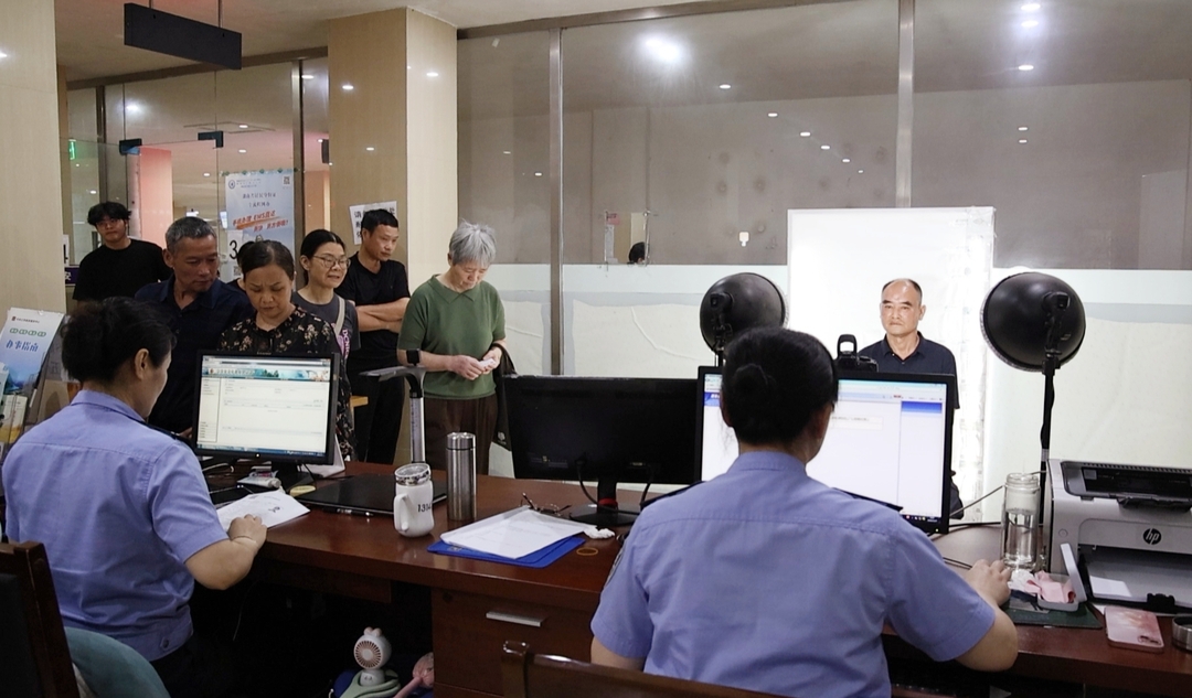 政法在线 | 中高考临近 身份证办理“加速度”