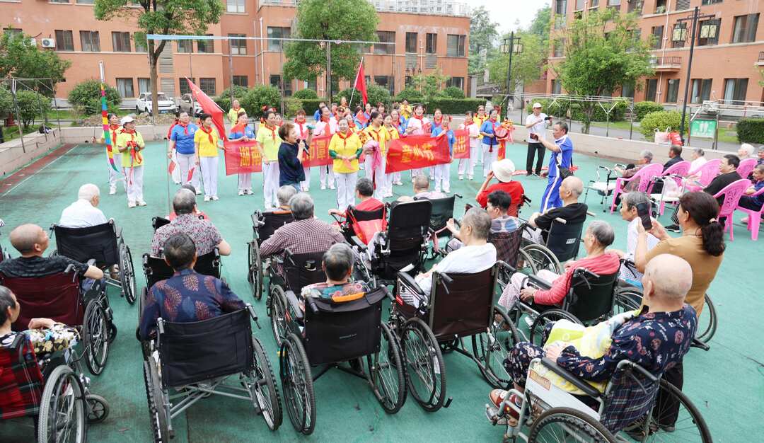 欢庆“六一” 丨爱心文艺演出走进养老中心