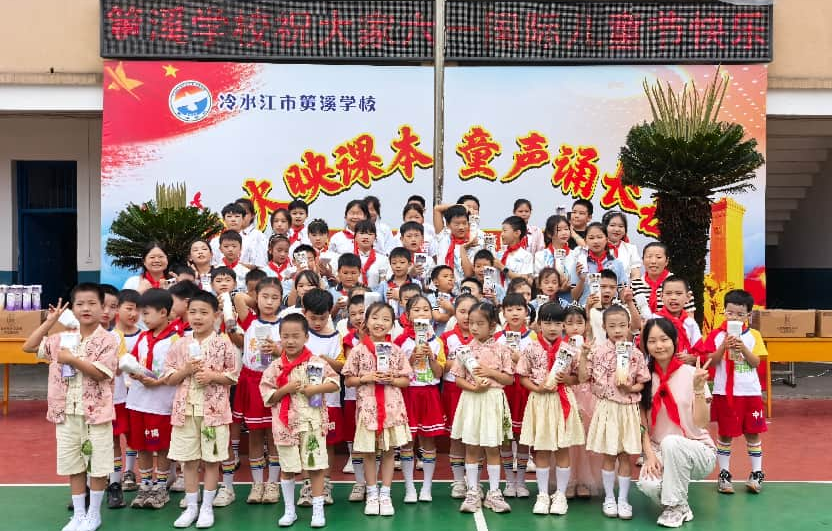 欢庆“六一” 丨筻溪学校开展庆“六一”入队仪式暨“课本里的红色中国”诵读汇演活动