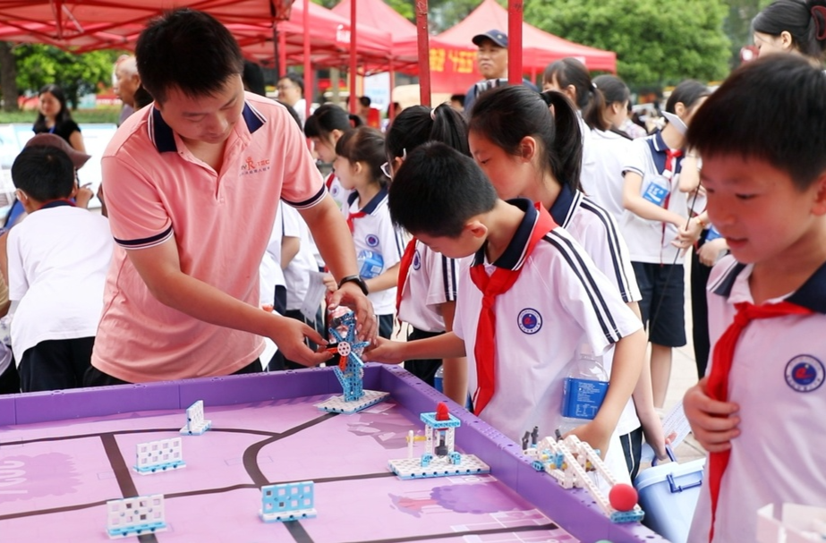 科技活动周 | 冷水江：多元科普活动点亮全民科学热情