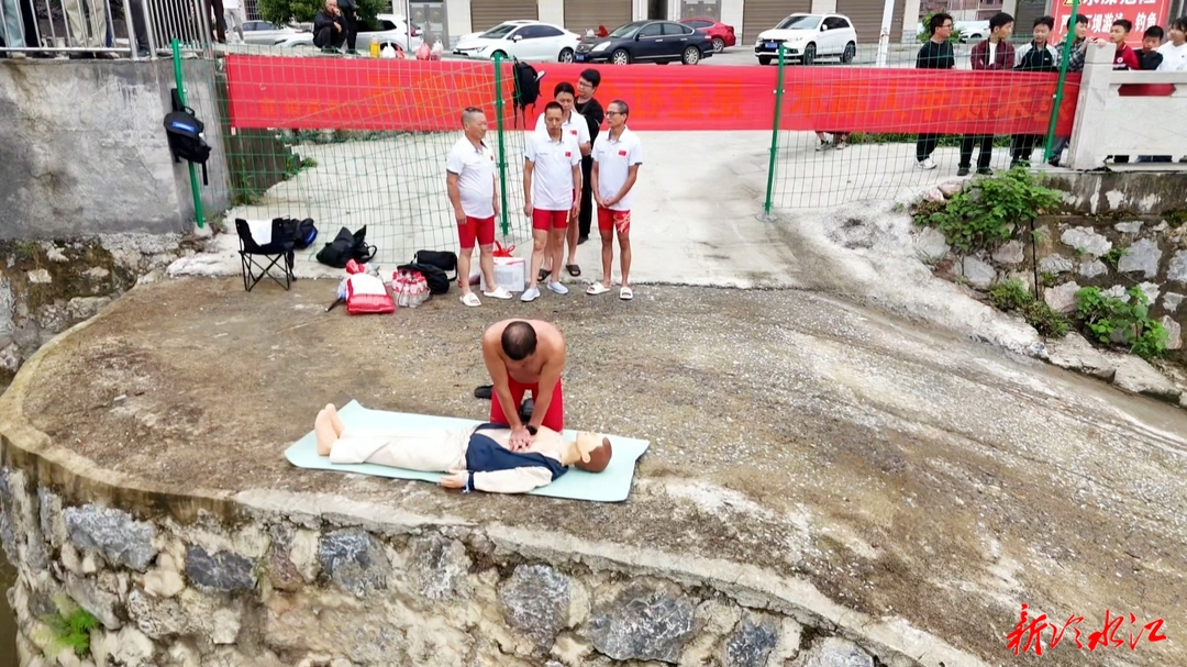 防溺水“移动课堂”进校园  兰佳俱乐部为禾青学子系好“安全绳”