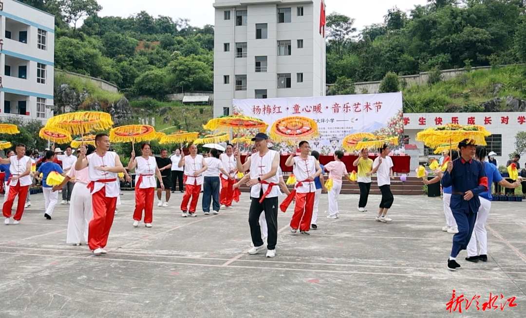 我市举办“杨梅红·童心暖”音乐艺术节