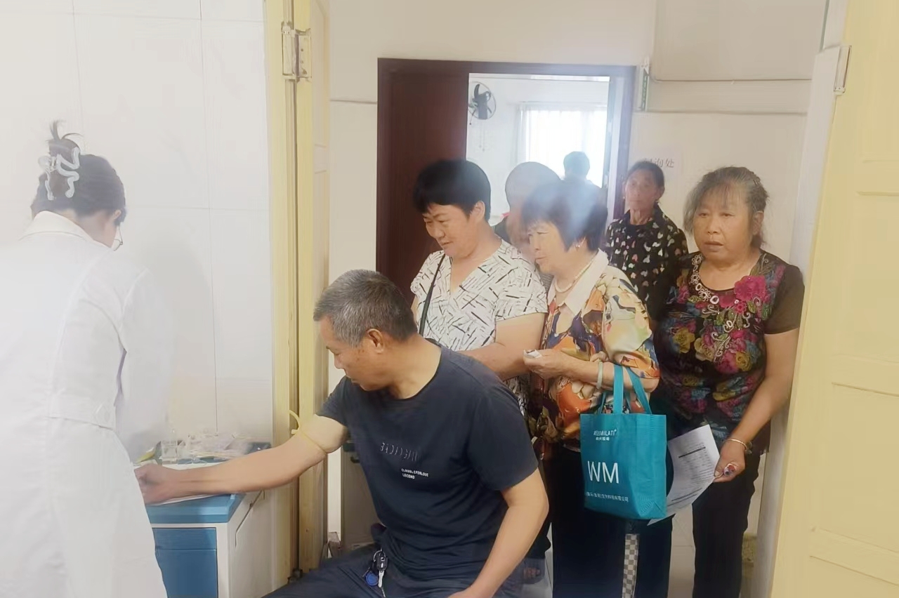 冷水江筻溪村深耕党群服务阵地 联动开展健康义诊惠及中老年村民