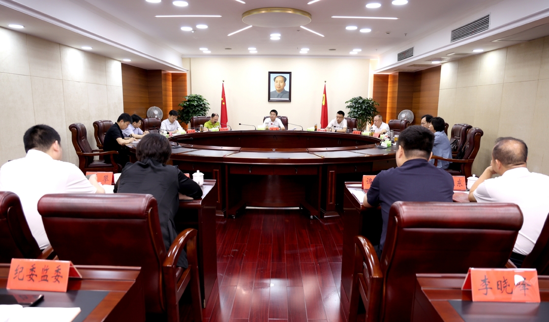 冷水江市委理论学习中心组开展集体学习